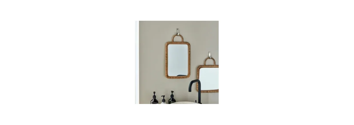 F et smukt badevrelse med stilfulde spejle