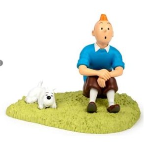 Tintin og Terry sidder i grsset Resin Statue I Moulinsart