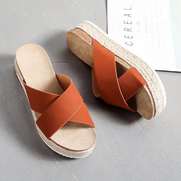 Sandal kryds med plateau Brun I MillaVanilla