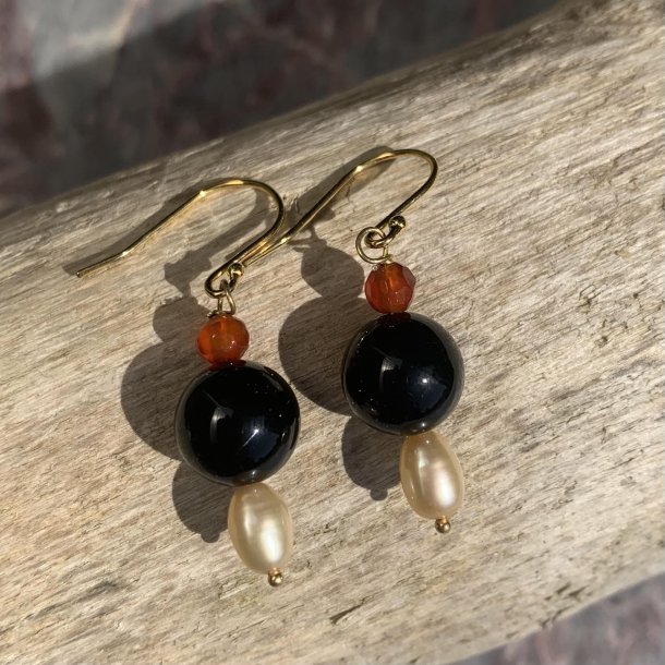 rekrog med sort onyx og perle I MillaVanilla